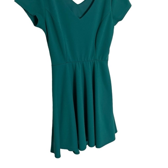 Francesca’s Alya Green Open Keyhole Back Mini Dress Medium - Picture 4 of 6